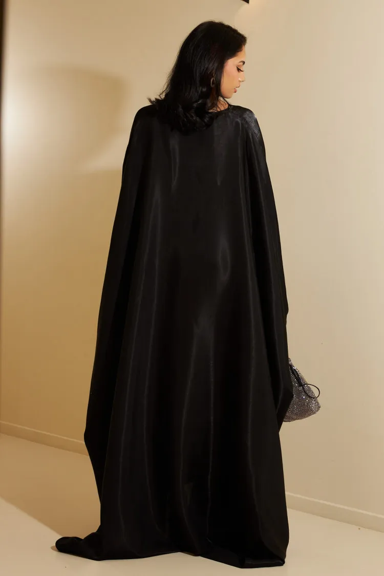 Abaya noire à manches chauves-souris satinée