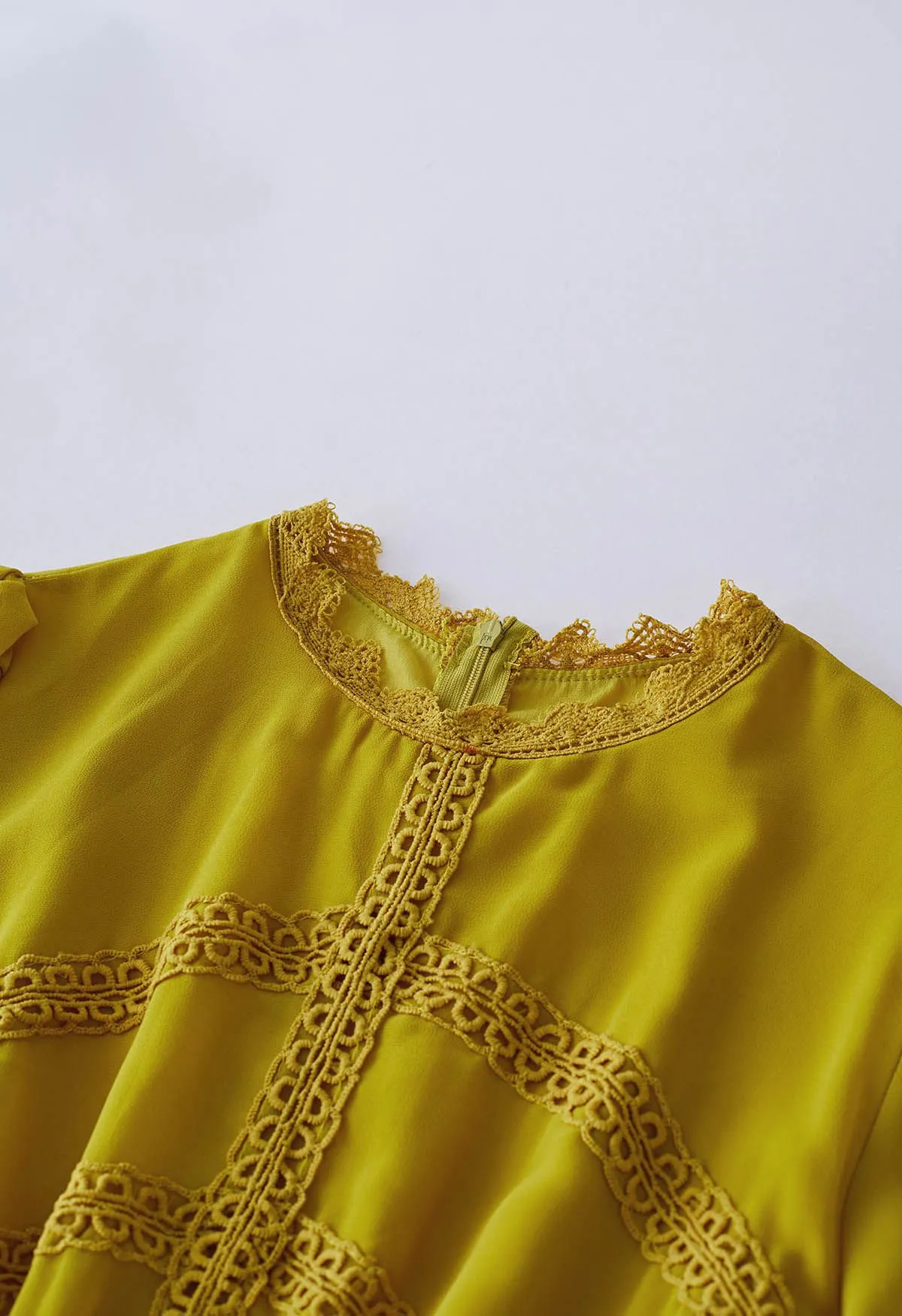 Robe Maxi en Mousseline de Soie Plissée en Dentelle au Crochet en Jaune