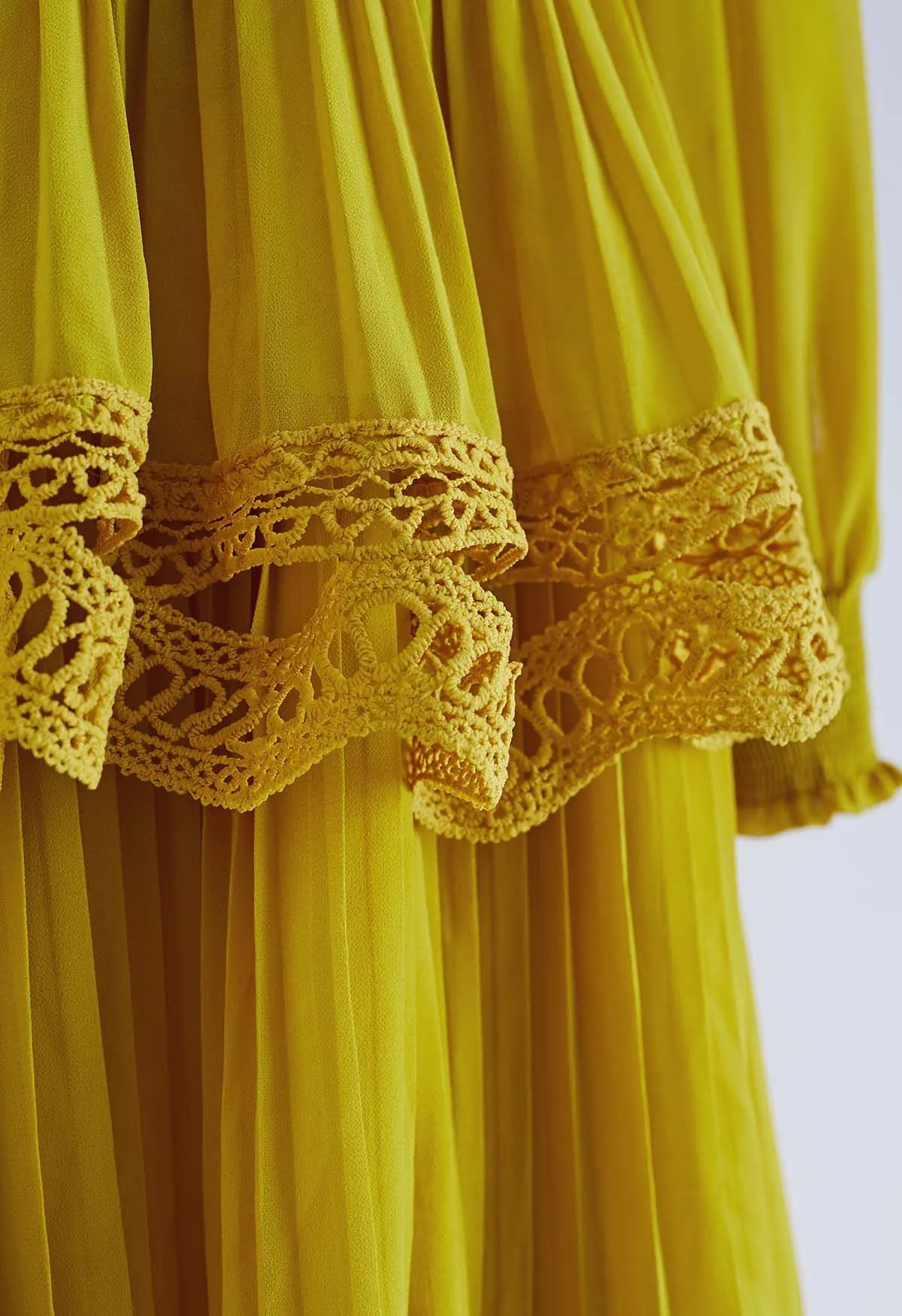 Robe Maxi en Mousseline de Soie Plissée en Dentelle au Crochet en Jaune