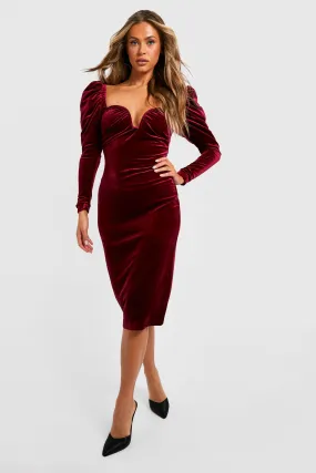 Robe mi-longue décolletée en velours premium