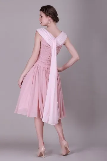 Robe rose de soirée rose mi-longue encolure drapée chic en mousseline